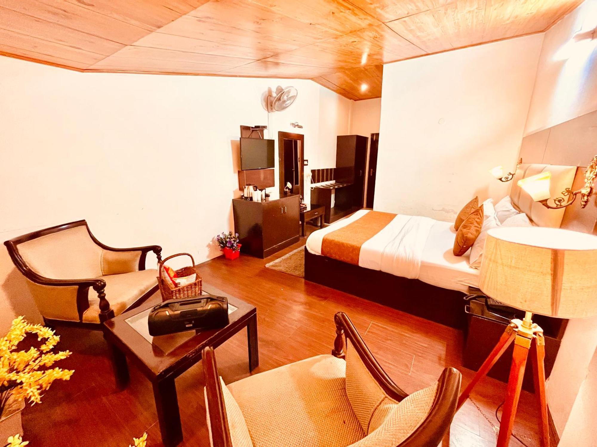 Hotel The North Wind In City Center, Manali Kültér fotó