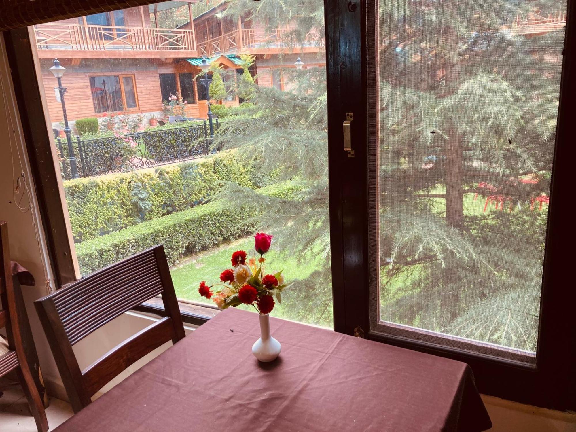 Hotel The North Wind In City Center, Manali Kültér fotó